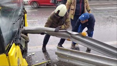 Kadıköy D-100 Karayolu'nda İETT otobüsü bariyere ok gibi saplandı! - Resim : 2