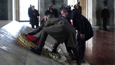 Bakan Yusuf Tekin'den Anıtkabir'e ziyaret - Resim : 2