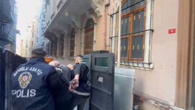İstanbul'da kan donduran cinayet! Kanser olan annesini döverek öldürdü! - Resim : 1