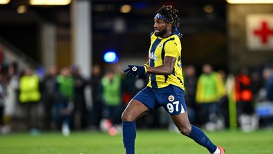 Fenerbahçe'de 11 maçta 3 gol 3 asist yapmıştı. Taraftar Mourinho'dan onun kesip Oğuz Aydın'ı oynatmasını istiyor - Resim : 1