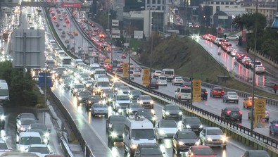 İstanbullunun trafik çilesi bitmiyor! Bu sabah yoğunluk yüzde 78'e ulaştı - Resim : 2