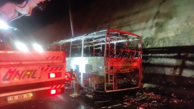 Bursa'da facia ucuz atlatıldı! Turist kafilesini taşıyan otobüs alev topuna döndü - Resim : 2