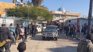 Deyr Belah’ta bombalar sivilleri vurdu: Çok sayıda ölü ve yaralı var! - Resim : 2