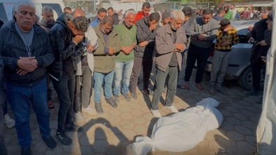 Deyr Belah’ta bombalar sivilleri vurdu: Çok sayıda ölü ve yaralı var! - Resim : 3