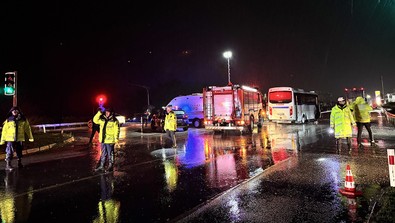 Manisa'da korkunç kaza: 2 işçi servisi çarpıştı, 35 yaralı var! - Resim : 2