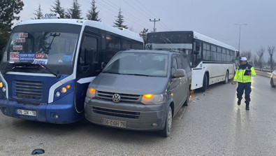 Ankara'da zincirleme trafik kazasında 31 kişi yaralandı - Resim : 2