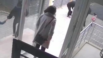 Balıkesir'de 4 yaşındaki çocuğu okul müdürü Heimlich manevrasıyla kurtardı - Resim : 1