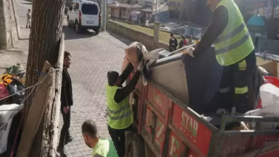 Siirt’te kötü koku paniği! Ekipler eve girince şoke oldu - Resim : 1