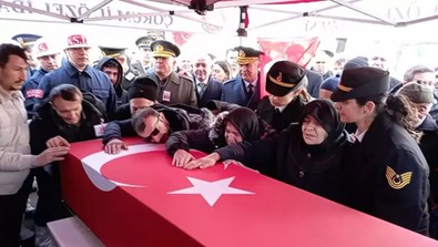 Bakan Murat Kurum talimatı verdi: Şehidin annesine ev sözünü bakanlık yerine getirecek - Resim : 1