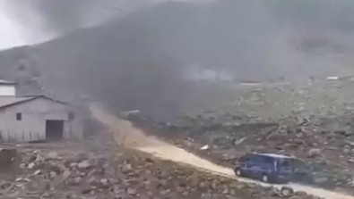 Diyarbakır'da iki aile arasında korkunç çatışma! Taş, sopa ve silahlar konuştu! Ölü ve yaralılar var - Resim : 1