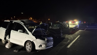 Kars'ta bayram öncesi feci kaza! Otomobiller hurdaya döndü: 2 ölü, 5 yaralı - Resim : 2