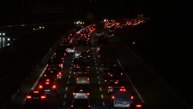 Bayram dönüşü trafiği başladı! Yollar kilitlendi - Resim : 2