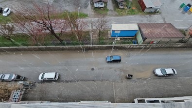 Bitlis'te öğle saatlerinde etkisini arttırdı. Yüksek kesimler kısa sürede beyaza büründü - Resim : 1