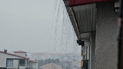 Bitlis'te öğle saatlerinde etkisini arttırdı. Yüksek kesimler kısa sürede beyaza büründü - Resim : 2