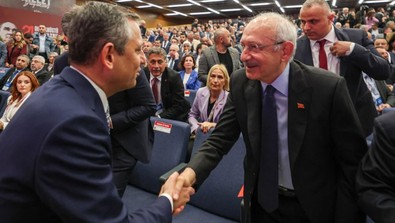 CHP'de olağanüstü kurultay günü: Özgür Özel: "CHP'nin ne demek olduğunu göstermek için buradayız" - Resim : 1