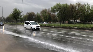 Meteoroloji'den gelen uyarının ardından Eskişehir'de etkili oldu. Ulaşımda sıkıntılar yaşandı - Resim : 1