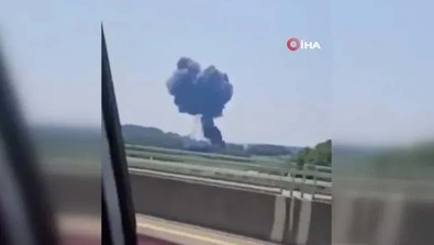 Donanmaya ait uçak 7 dk sonra düştü! O anlar kaydedildi - Resim : 1