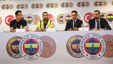 Fenerbahçe yeni golcüsü Youssef En-Nesyri iddialı: “Rakip takımlardaki forvetlere bakmıyorum, kupalar kazanmaya geldim” - Resim : 1