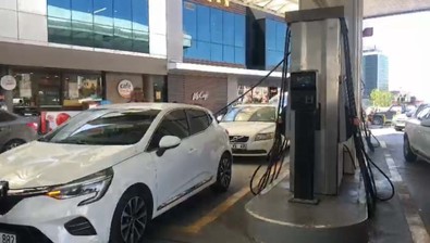 İstanbul’da deprem paniği! Vatandaşlar akaryakıt istasyonlarına akın etti - Resim : 1