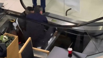 İstanbul’un en işlek AVM’lerinden birinde feci olay! Parmakları koptu - Resim : 1