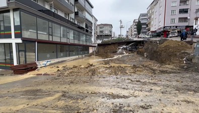 Samsun’da inşaat halindeki binanın boruları patladı! Sokaklar, caddeler göle döndü - Resim : 1