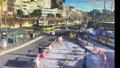 Kabataş'ta feci kaza! Hızla gelen otomobil genç adama çarptı: Havada 5 takla attı - Resim : 1