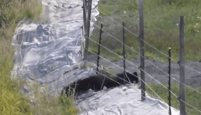 Devasa yaratıkların saldırılarından bıkanlar ilginç bir yönteme başvurdu. Ancak bu yöntem de onları durduramadı, artık bir an önce uyumaları gerek - Resim : 1