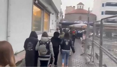 Diyarbakır'da ‘Barbie-21’ fuhuş operasyonu: 9 kişi tutuklandı, yabancı uyruklu 8 kadın İl Göç İdaresine teslim edildi! - Resim : 1