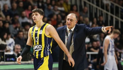 Efes’in Real Madrid’e karşı mücadelesi ve Tarık’ın diskalifiye olması - Resim : 1