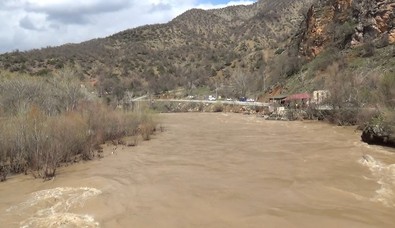 Tunceli'de havaların ısınmasıyla birlikte kar suları eridi. Yetkililerden uzak durun uyarısı geldi - Resim : 1