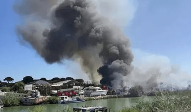 Antalya'da korkutan orman yangını! Tekneler cayır cayır yandı - Resim : 1