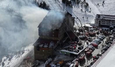 Otel personelleri yaşanan dehşeti anlattı: Yangın tüpü yok, alarm var ama çalışmıyor! - Resim : 1