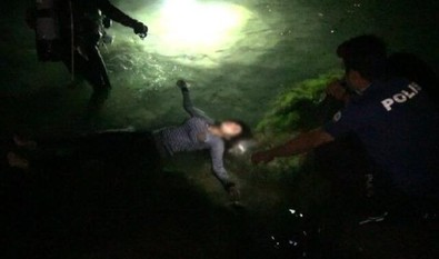 Denizde kaybolan kız, saatler sonra baygın bulundu - Resim : 1
