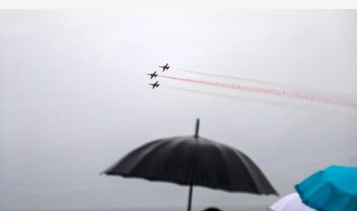 Türk Yıldızları'ndan Ata'ya saygı uçuşu - Resim : 1
