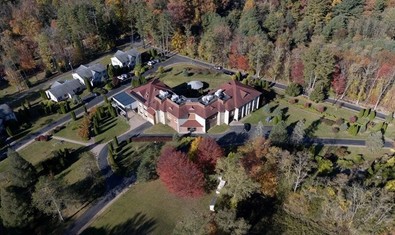 Teröristbaşı Gülen'i gömme hazırlıkları: Örgüt mensupları FETÖ elebaşının çiftliğine iş makineleri getirdi - Resim : 1