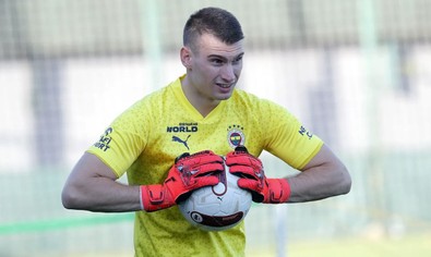 Fenerbahçe'de Kadıköy'e uçağı bu sefer Livakovic indirecek. Eski takım arkadaşına telefon açıp, "Devre arasında atla gel" dedi. O bölgeye ilaç olacak - Resim : 1