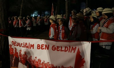 Saçlarına kına yakıp asker çorbası içtiler! İzciler, 57. Alay'ın 109 yıl önceki yolunda - Resim : 3