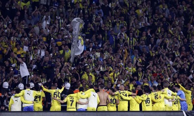 Tekrar hoş geldin Dominik Livakovic! Kritik anlarda Fenerbahçe'yi ipten aldı! Taraftar bağrına bastı! "İşte Livakovic bu" - Resim : 1