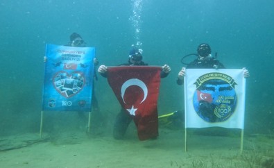 Hava ve karada açılan bayraklar bu defa orada açıldı. Yalova'da yapılan cumhuriyet kutlaması duygulandırdı - Resim : 1