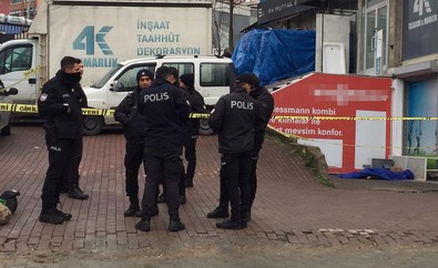 Kaza mı, intihar mı? Yaşadığı apartmanın önünde cesedi bulundu - Resim : 1