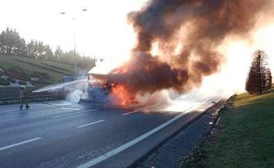 İstanbul'da şehirlerarası yolcu otobüsünde yangın paniği! - Resim : 1
