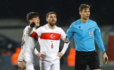 Karadağ hezimeti sonrası Vincenzo Montella’yı kızdıran soru! “Sorunuzu kabul etmiyorum” - Resim : 1