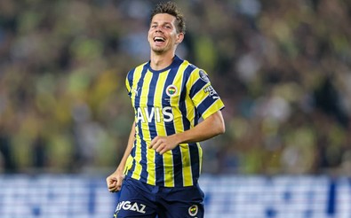 Fenerbahçe'de İsmail Kartal'dan Kent'ten sonra bir sürpriz daha. Bir dönem gözbebeği isimdi. Alanyaspor maçı kadrosuna alınmadı - Resim : 1