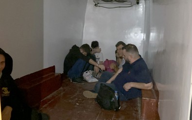 Kapalı kasa minibüste 6 kaçak göçmen yakalandı! - Resim : 2