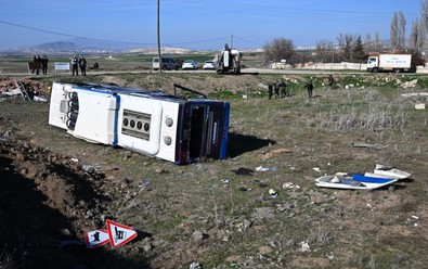 Başkent'te EGO otobüsü devrildi! Çok sayıda yaralıdan bazılarının durumunun ağır olduğu bildirildi - Resim : 2