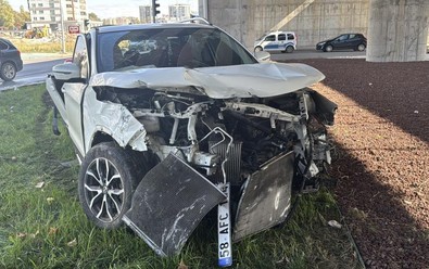 Tırla çarpışan milyonluk cip hurdaya döndü: 2 yaralı - Resim : 1