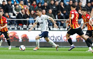 Fenerbahçe'de Gaziantep FK maçı öncesi gözler 2 gol 1 asist yapan genç yıldızda. Mourinho oynatmazsa ortalık karışacak - Resim : 1