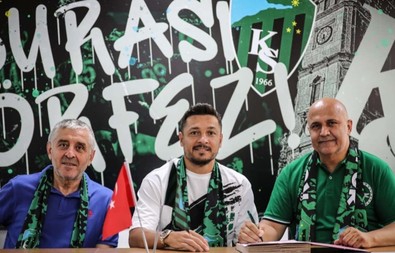Kocaelispor’a tecrübeli sağ bek! 2 yıllık sözleşmeye imzayı attı - Resim : 1