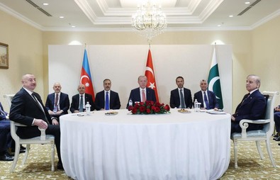 Astana'da 3'lü zirve! Cumhurbaşkanı Erdoğan, Aliyev ve Şahbaz Şerif ile görüştü - Resim : 1