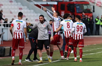 Sivasspor, Rizespor’u Manaj’ın golüyle geçti! Bülent Uygun’un öğrencileri bir ilki başardı! - Resim : 2